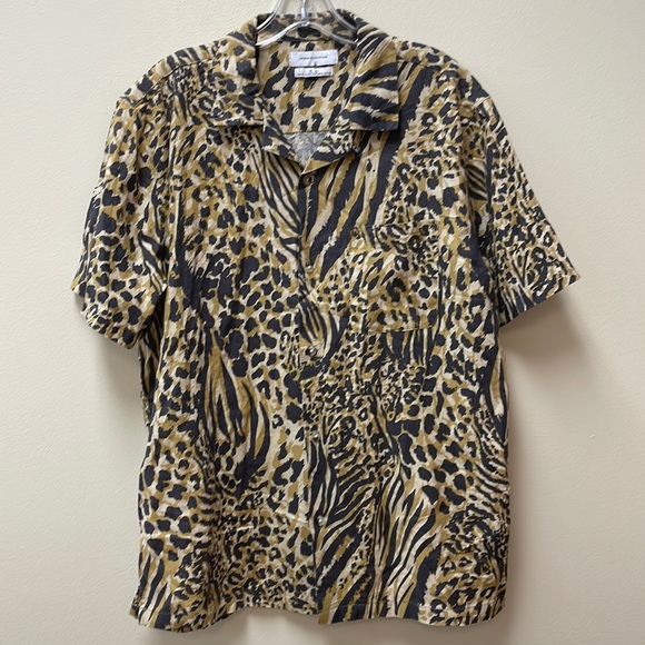 New Men’s Safari Animal Print Button Down Shirt By Urban Outfitters!!🔥🔥🔥 - Picture 1 of 11